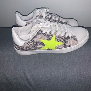 NWT Steve Madden sneakers